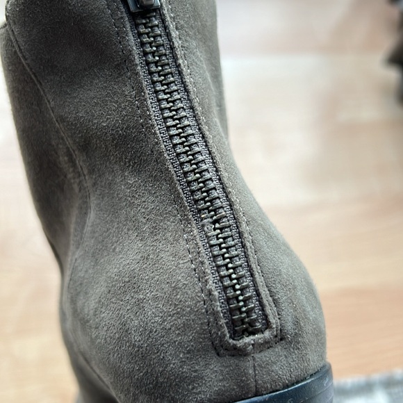Eileen Fisher Peer Suede Ankle Bootie in Shadow Size 9 - Picture 17 of 17